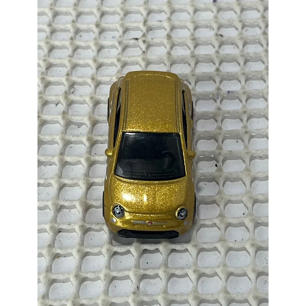 2020-2025 FIAT 500E 2 TWO DOOR GOLD 1/64 SCALE COLLECTIBLE DIECAST MODEL TOY CAR